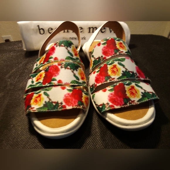 Bernie Mev. - NWT, Floral Sandals W/ 3 Front & 1 Ankle Straps, Size EU 37 US 6 - Picture 10 of 13